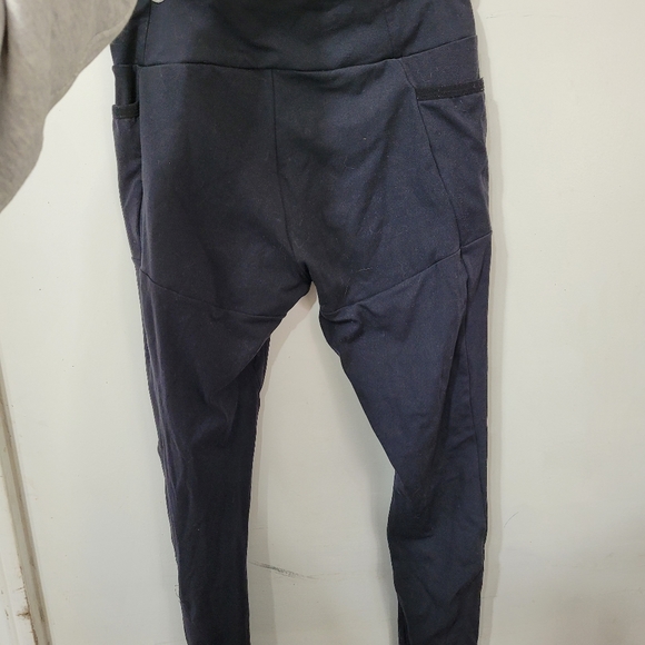 Black gymshark leggings with stirrup heels - Picture 2 of 5